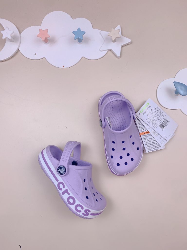 Sục Crocs Baya màu tím viền trắng BG