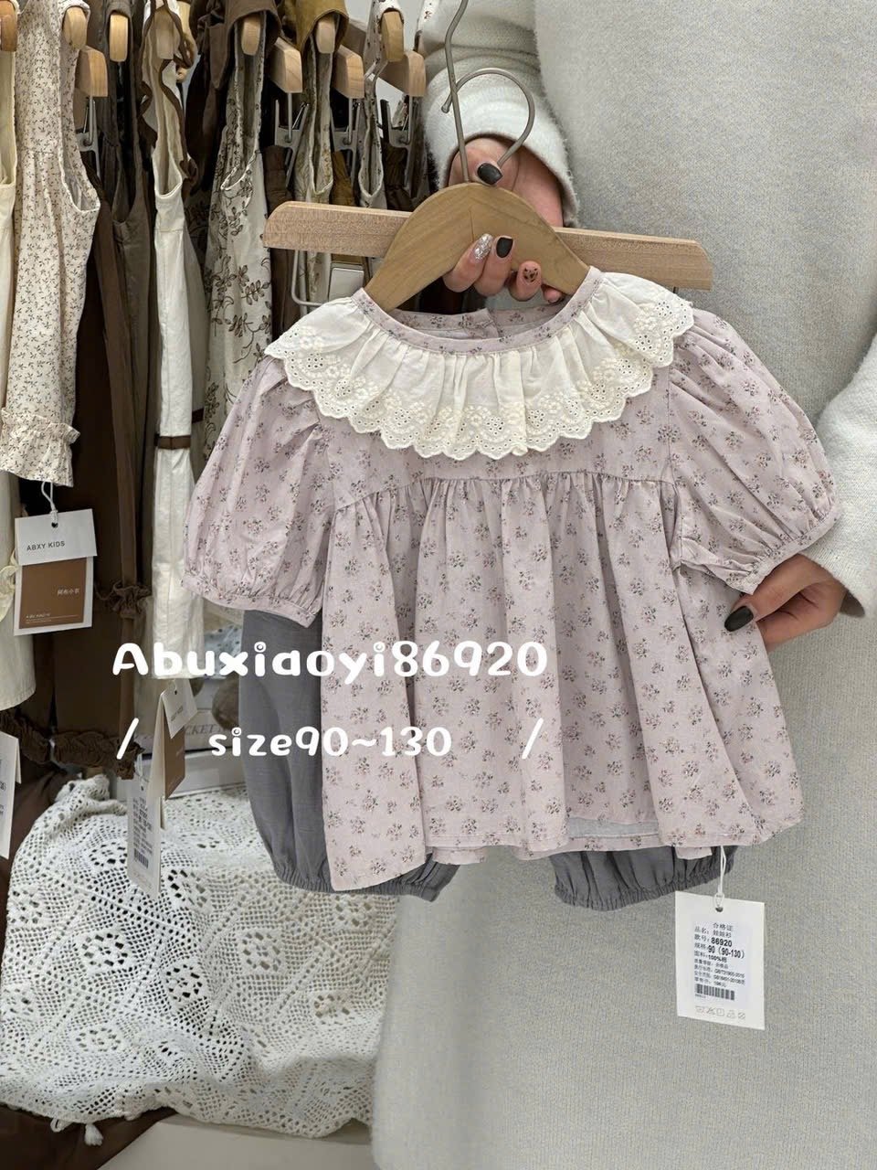 86920 - Áo sơ mi QC hoa nhí cổ ren tay bồng 2 màu cho bé gái size 90-130