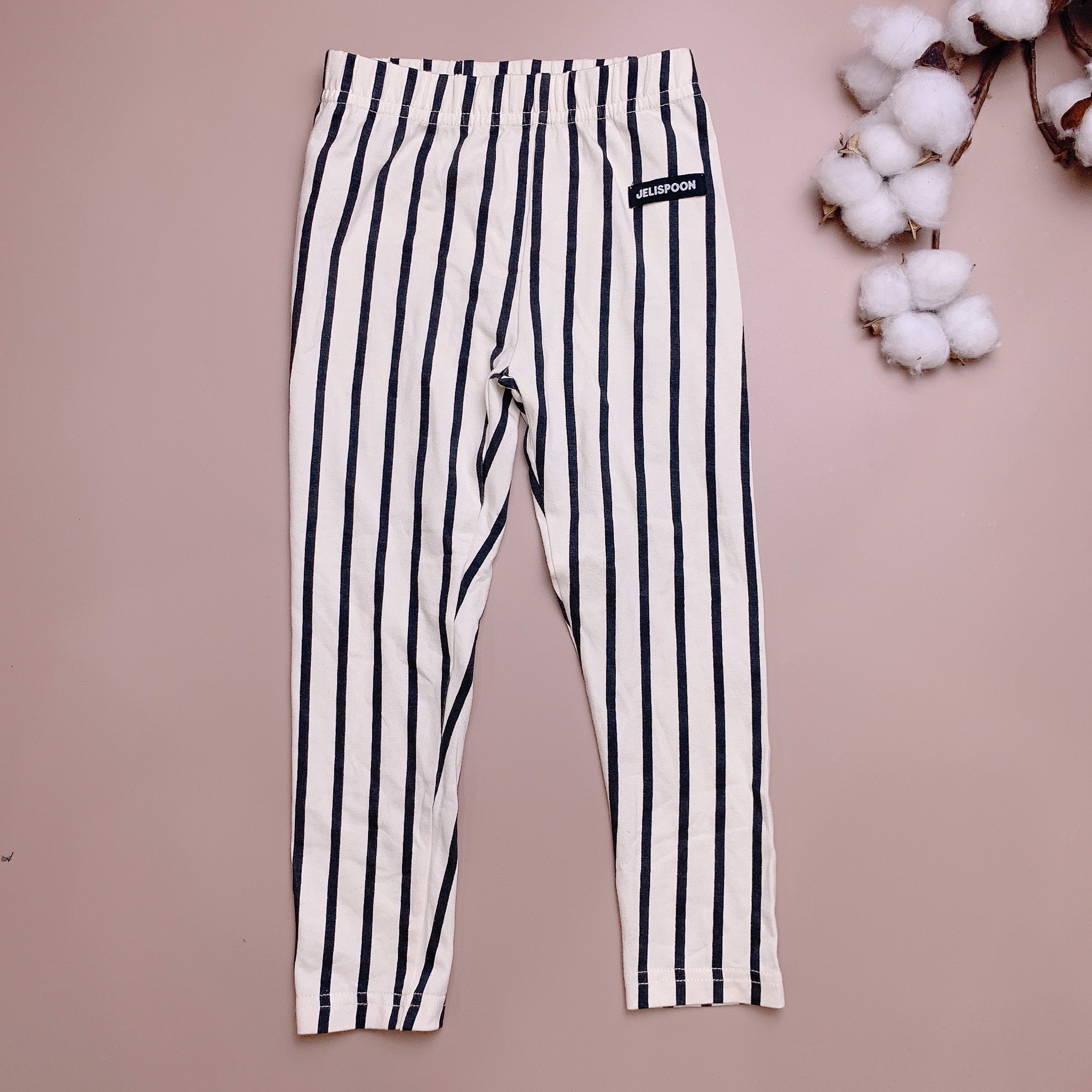 Legging Jelispoon trắng kem kẻ sọc đen