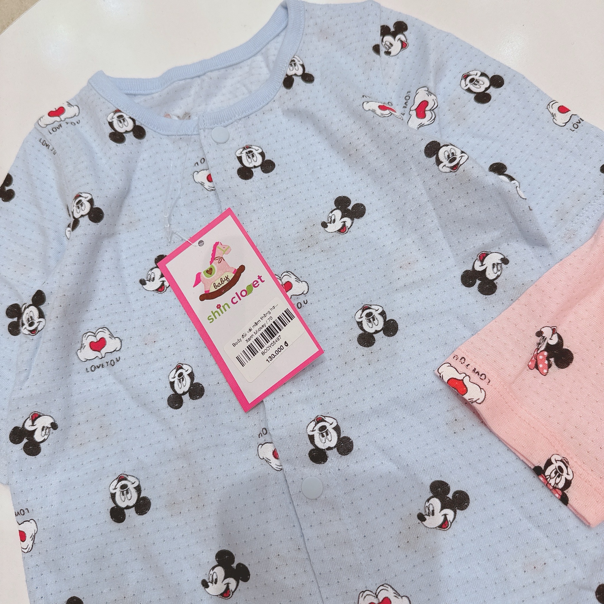 Body đùi vải mềm thông hơi Agabang xuất Hàn dư xịn Mickey, Minnie 2 màu hồng/xanh size 70/80
