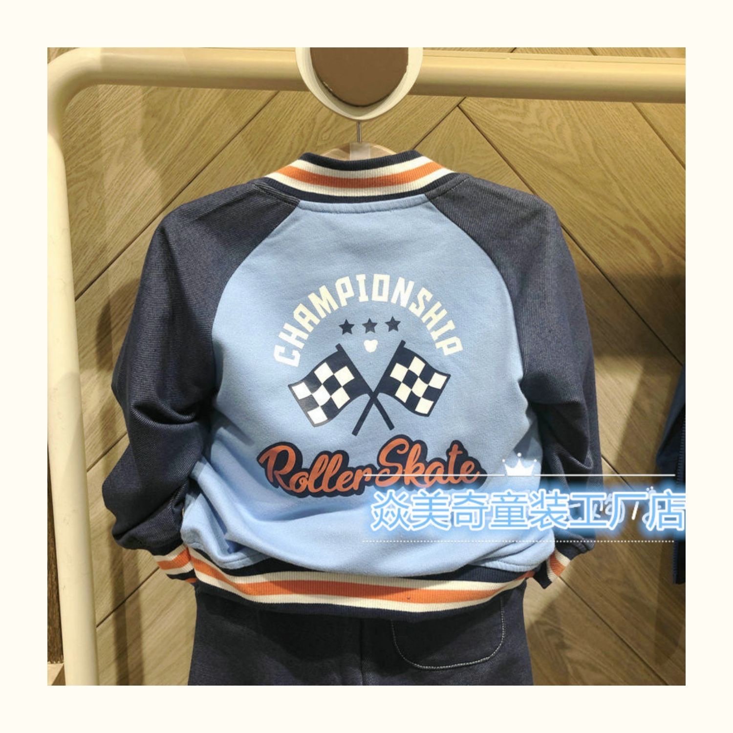 Áo khoác nỉ bomber Paw in Paw màu xanh dương phối tay navy logo gấu