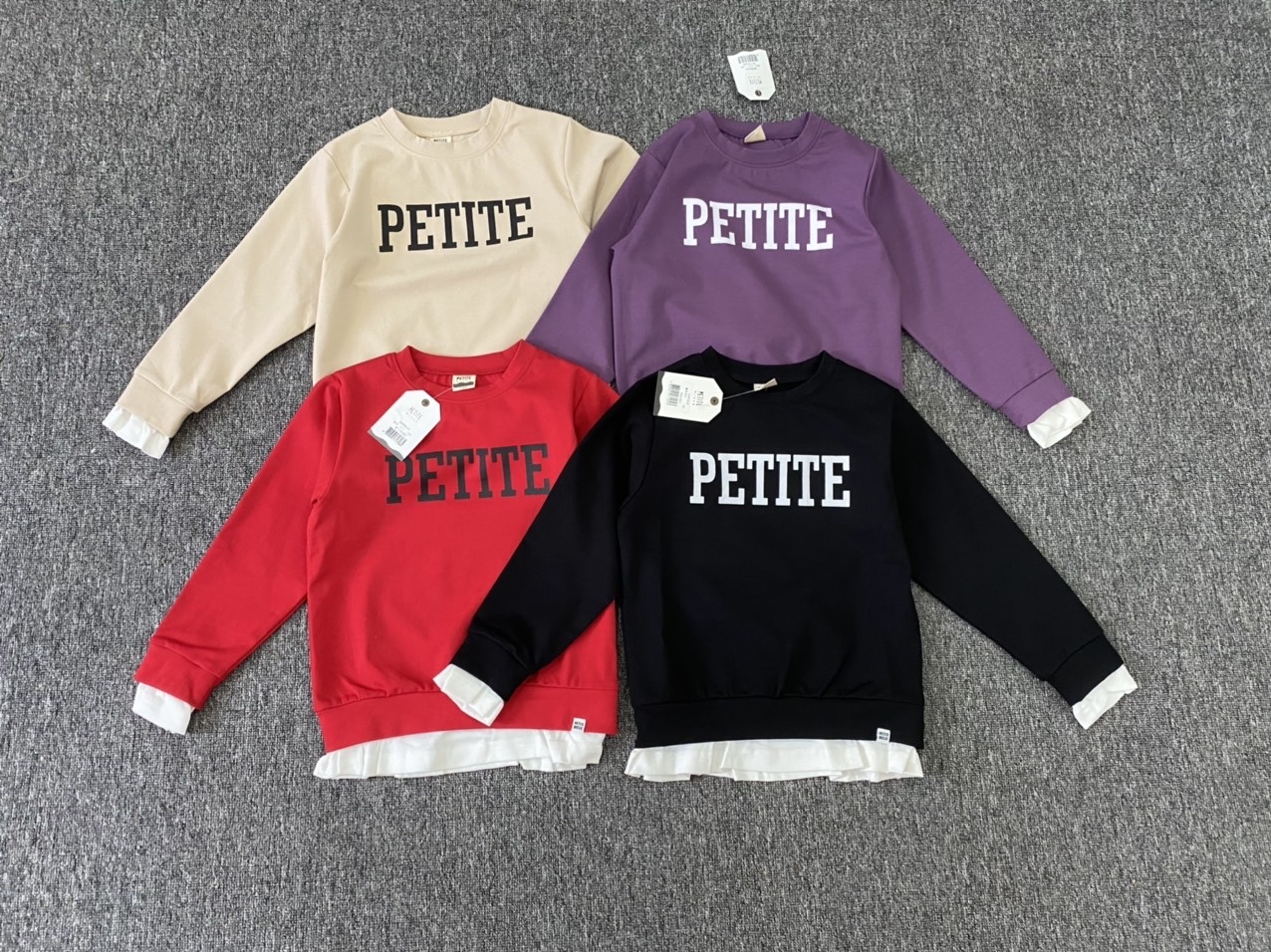Áo nỉ Petite 4 màu phối gấu tay trắng size 105 - 140
