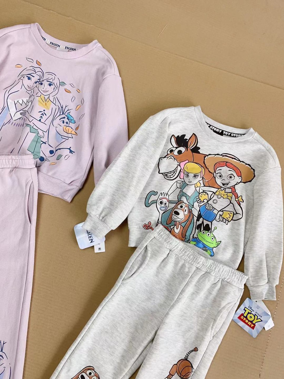 Bộ nỉ bông Disney Juniors nhiều hình dòng Nhí size 12m - 5y