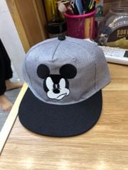 Mũ lưỡi trai HM mickey xám trơn vành đen