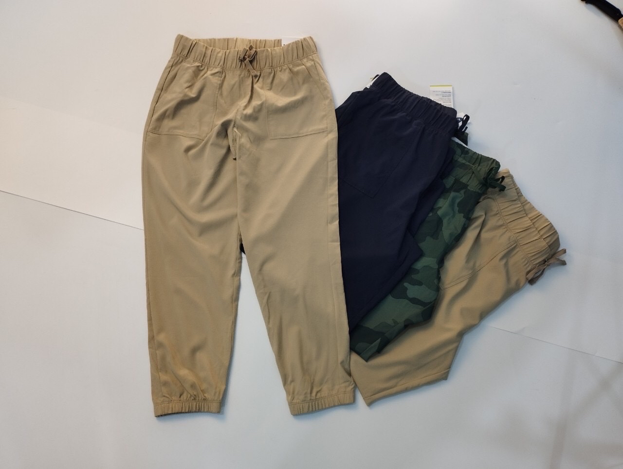 Quần gió Oldnavy dài bo gấu BTBG