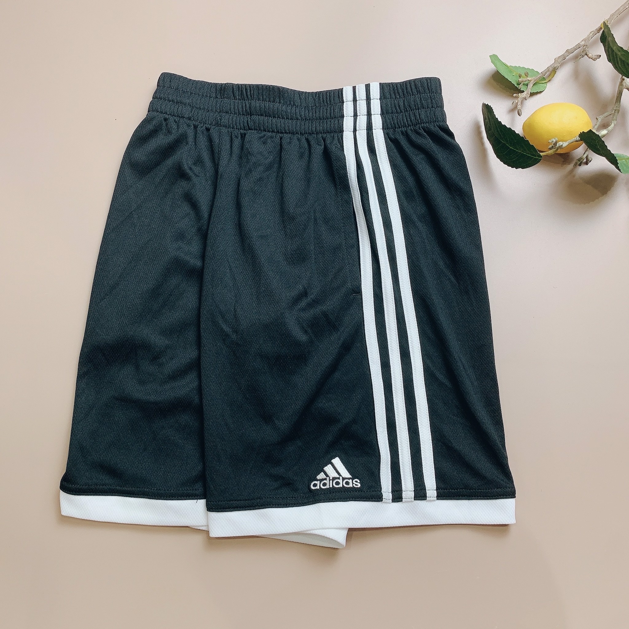 Quần thể thao Adidas viền gối