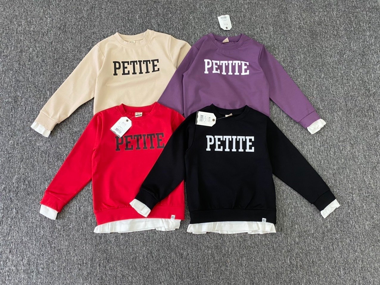 Áo nỉ Petite 4 màu phối gấu tay trắng size 105 - 140