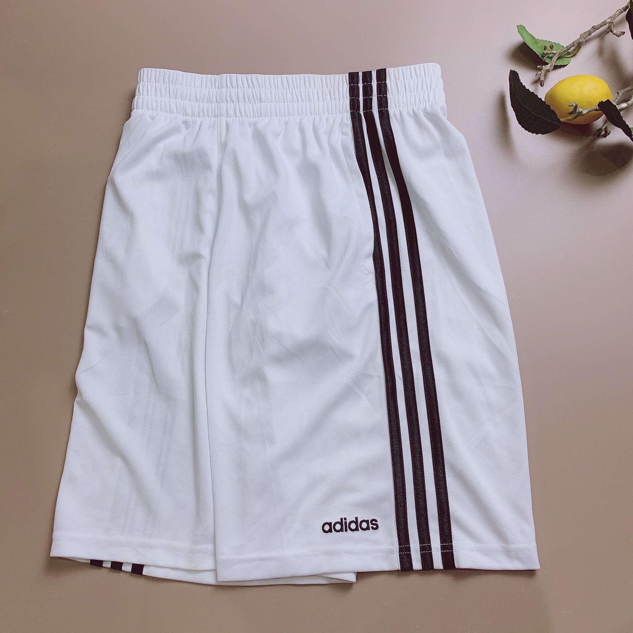 Quần thể thao Adidas sọc hông gấu thêu chữ