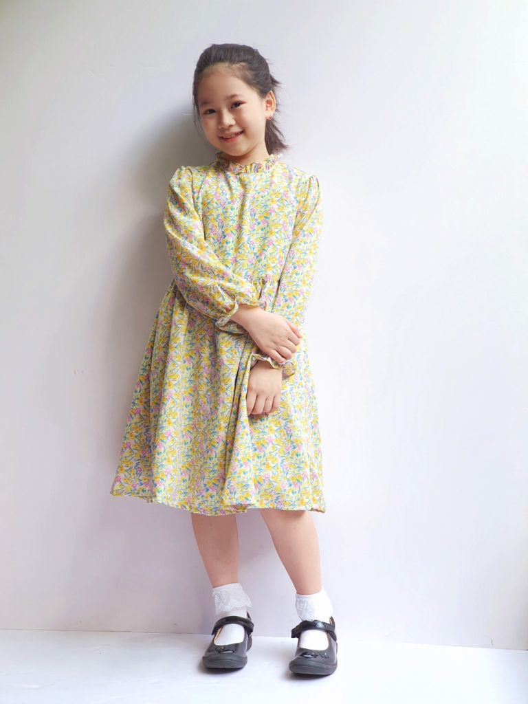 Váy chiffon Curlysue hoa nhí vàng hồng cổ bèo nhún eo