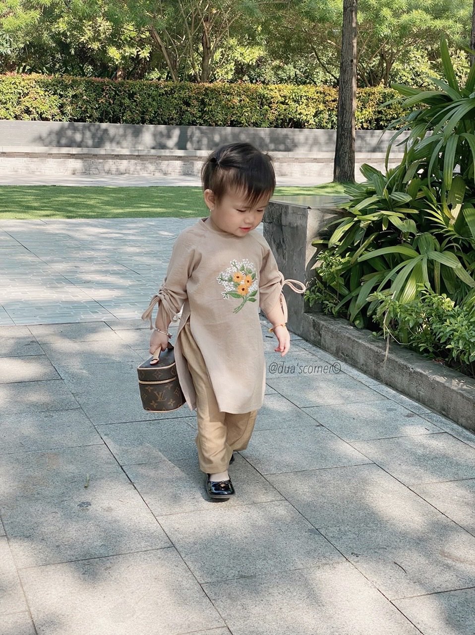 [1-5y] Áo dài Shin Closet bé gái - linen thêu tay - nâu