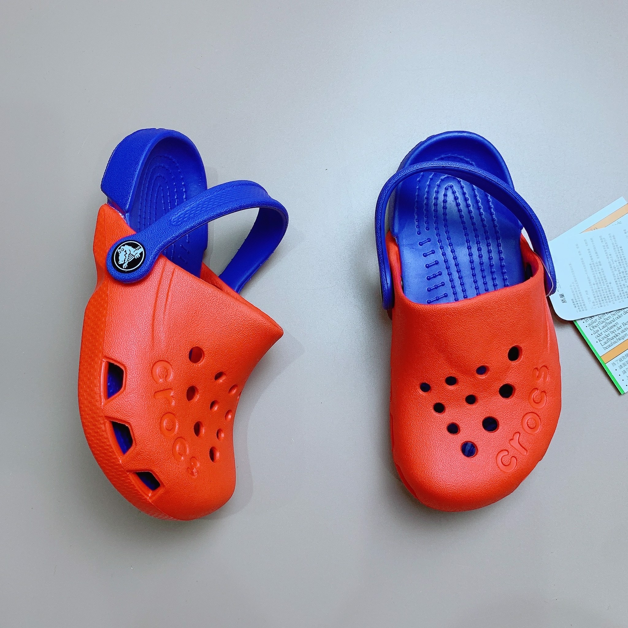 Sục Crocs trơn phối màu - đỏ xanh