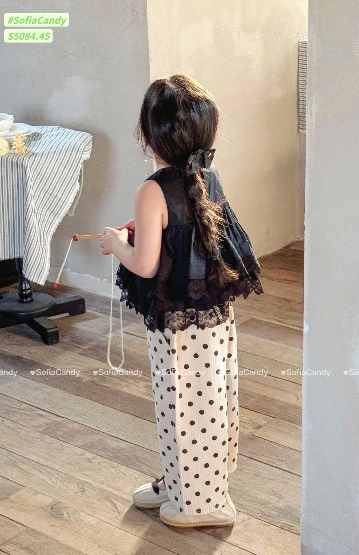 S5084 - Set bộ Sofia Candy áo đen + quần chấm bi bé gái size 1-10y
