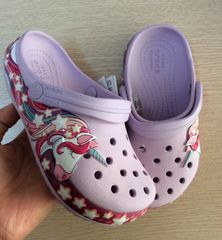 Sục Crocs Unicorn màu tím bé gái