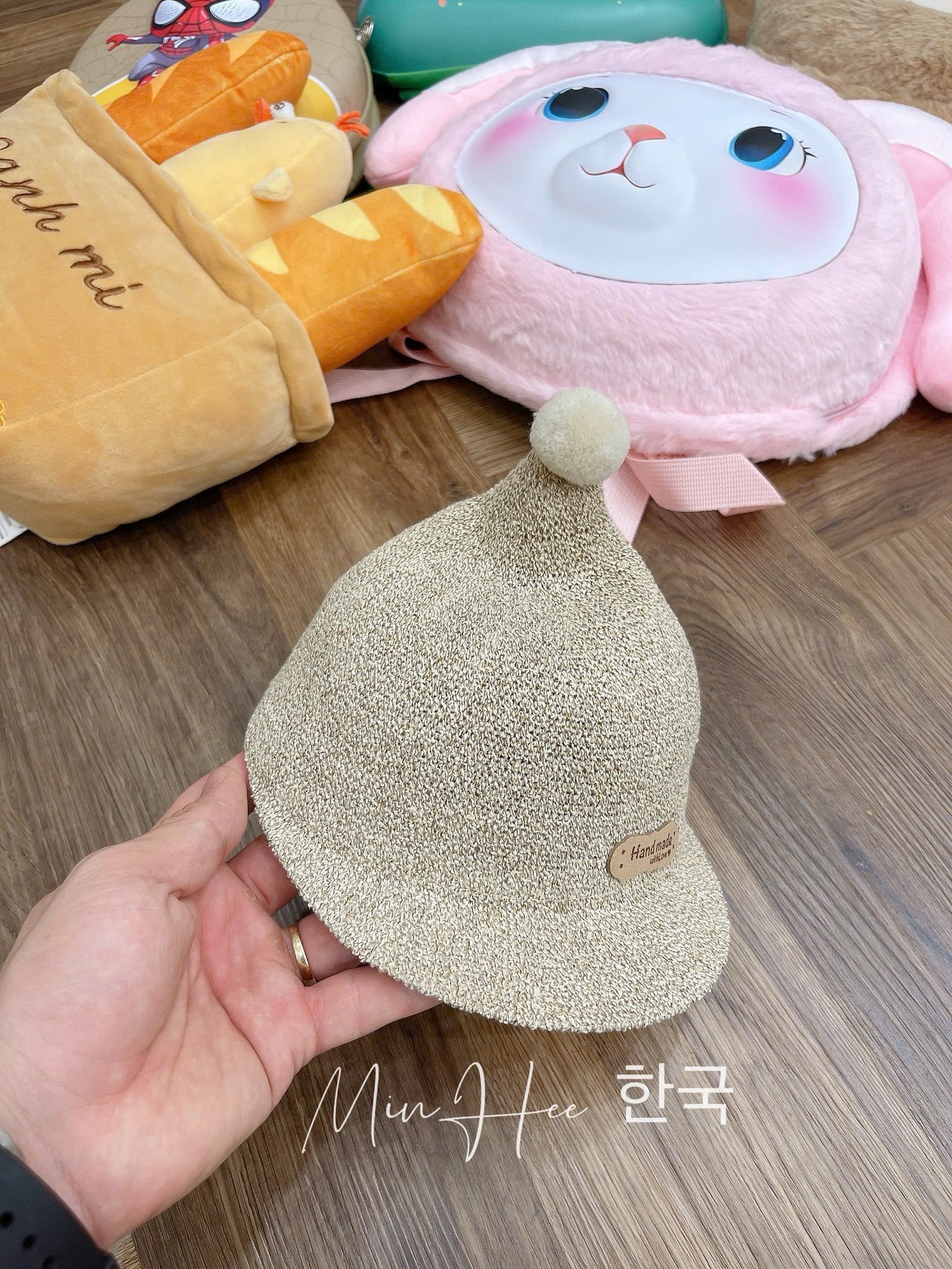 Mũ cói lưỡi trai chóp cục bông 2 màu cho bé size 6m-2y