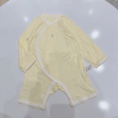 Body đùi Agabang màu vàng thêu gấu cài chéo cho bé size 70/75