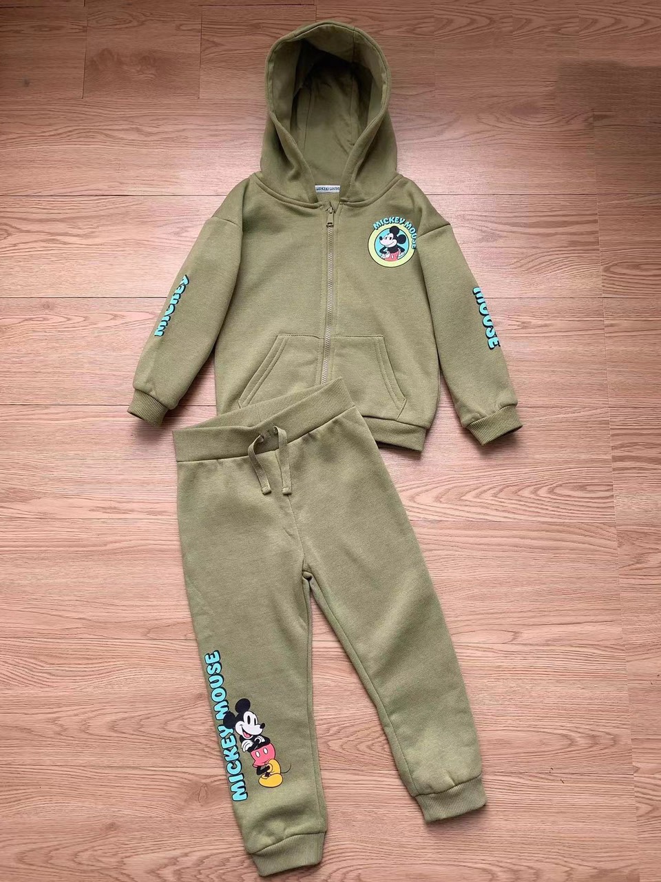 Bộ nỉ bông Primark xanh rêu in ngực Mickey Mouse BT size 3m - 36m