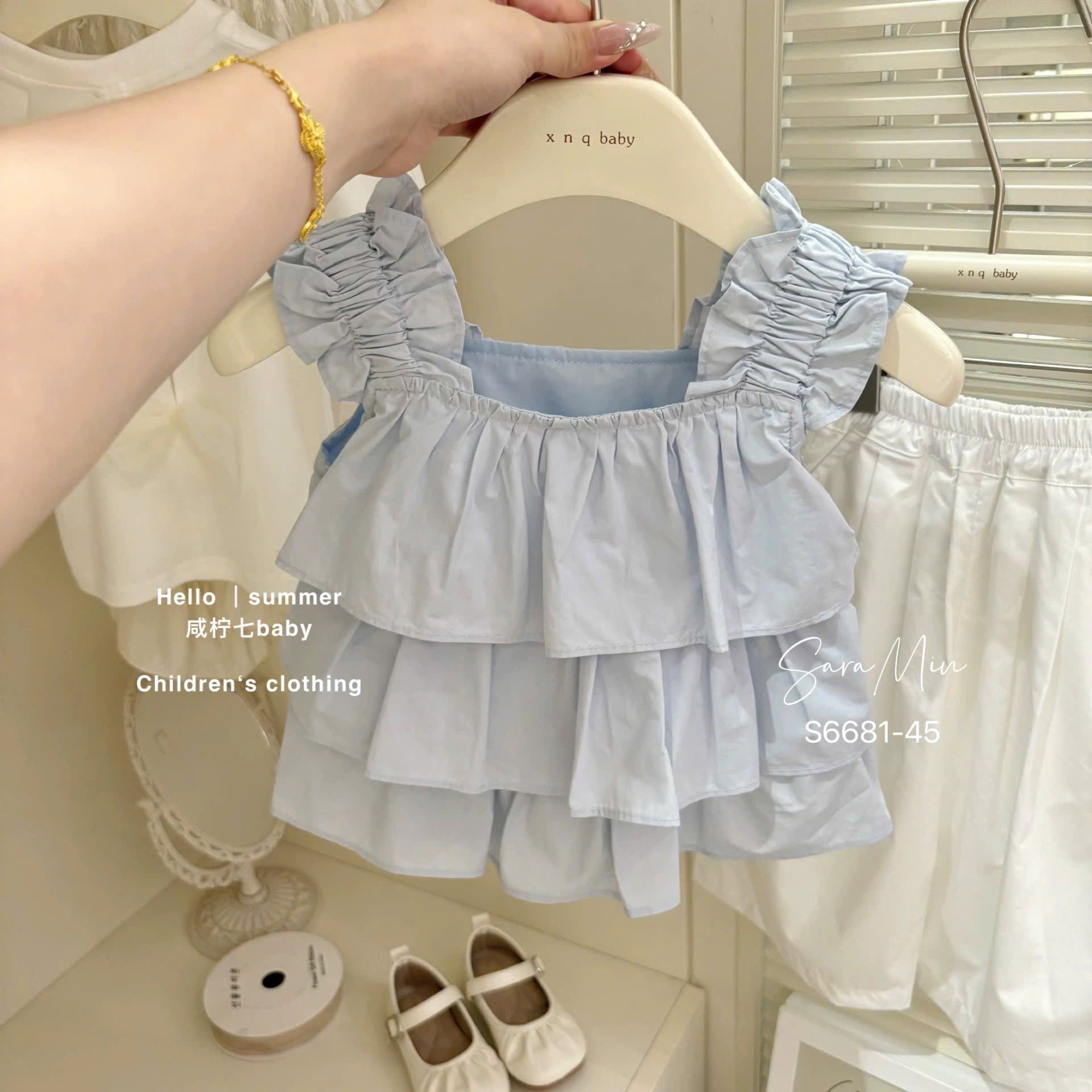S6681 - Bộ Sara Min áo xanh xếp tầng + quần lửng màu trắng bé gái size 2-12y