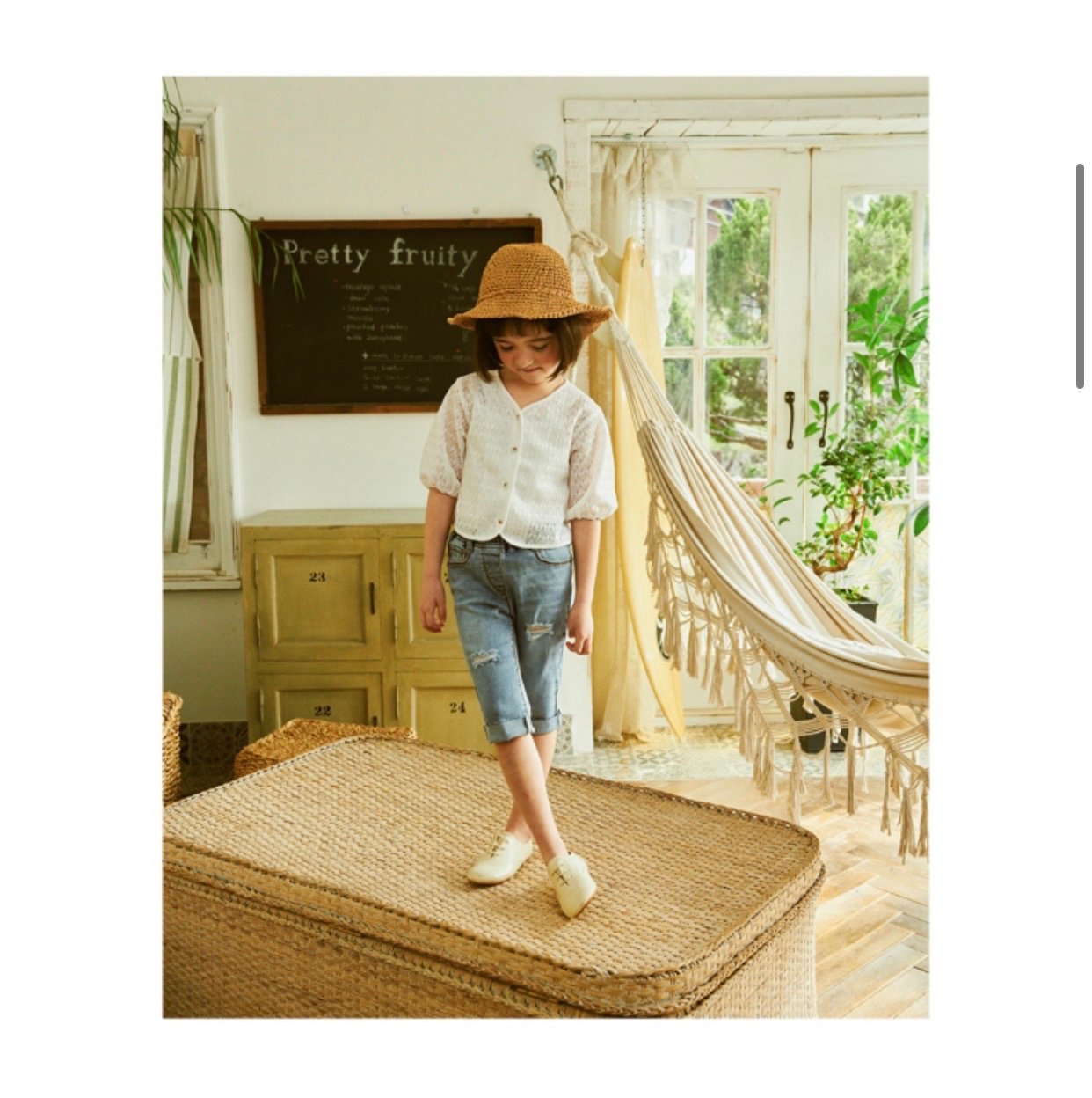 Cardigan ren đục lỗ Toto Heros màu trắng tay lỡ BG 110-150