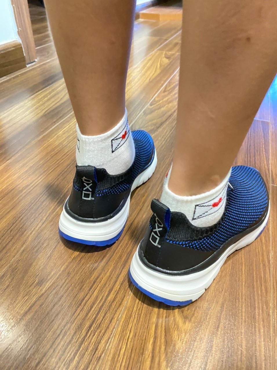 Giầy sneaker Zara chun đen chấm xanh BT