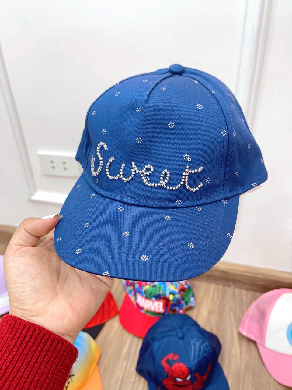Mũ lưỡi trai TU navy chấm hoa nhí Sweet