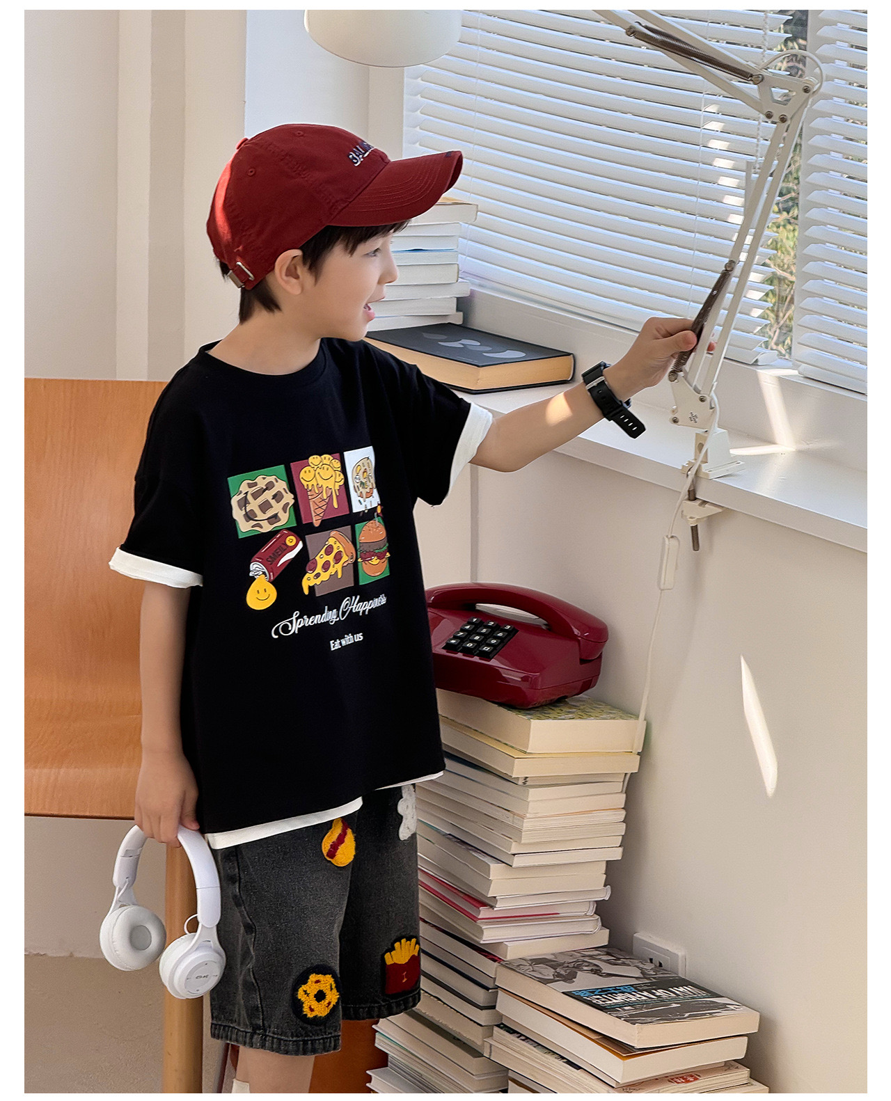 Áo cotton AoAo Kids màu đen hoạ tiết pizza donut cho bé size 110-150