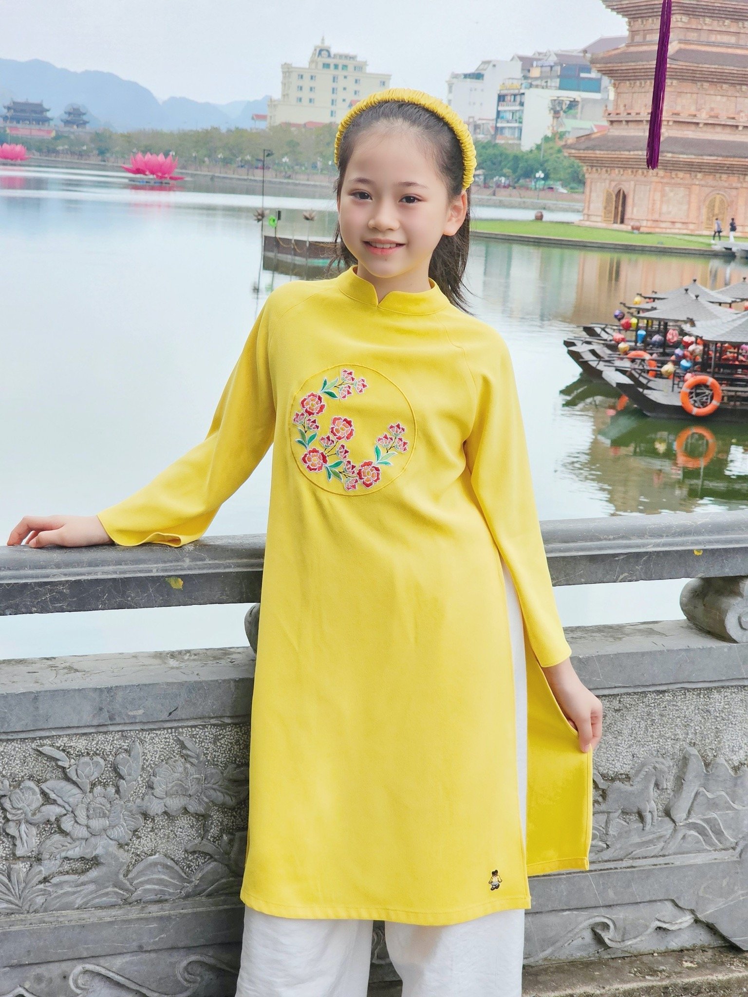 Áo dài Bee Mon thêu hoa kèm bờm 3 màu size 120-160