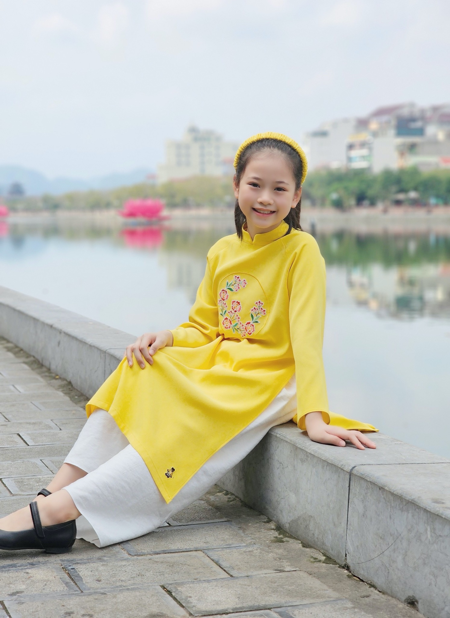 Áo dài Bee Mon thêu hoa kèm bờm 3 màu size 120-160