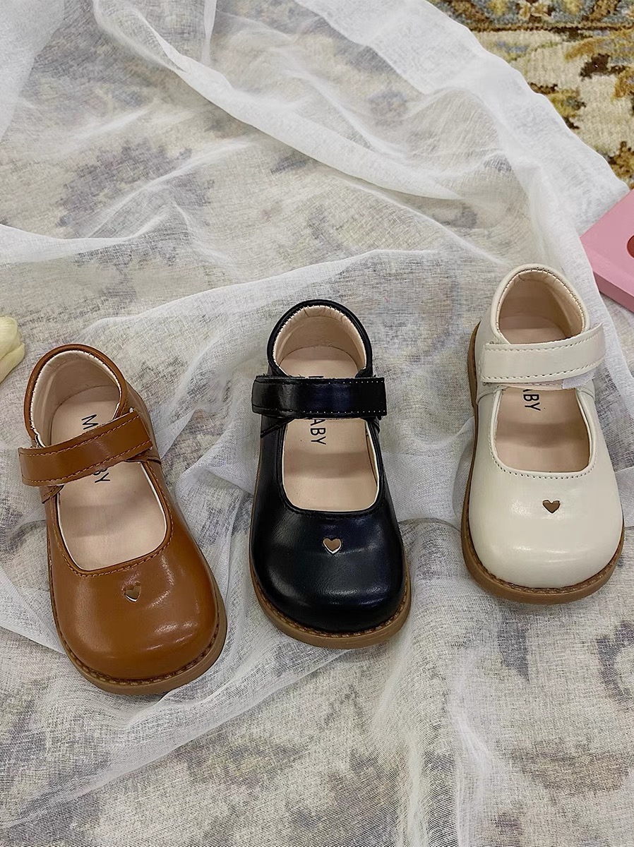 V723 - Giày MG Baby khoét tim 3 màu nâu / kem / đen size 21-30