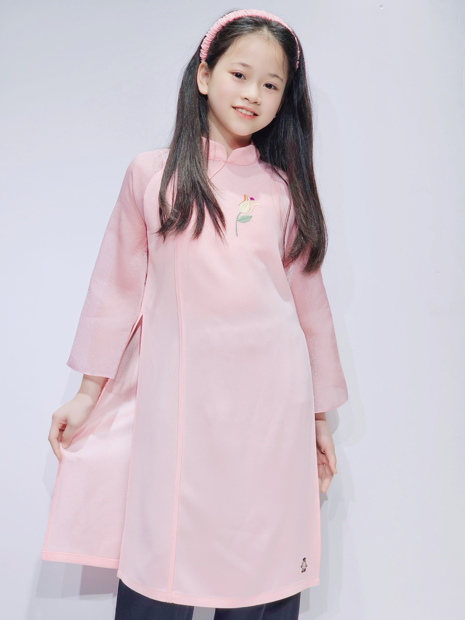 Áo dài Bee Mon thêu hoa Tulip hồng đậm / hồng nhạt size120 - 160 ( kèm bờm )