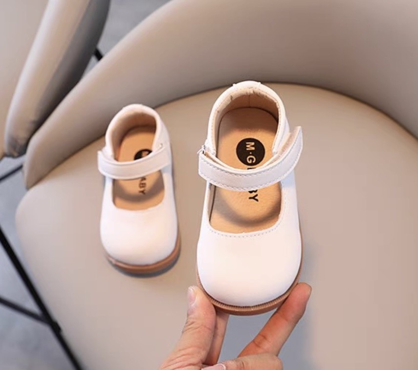 V561 - Giày MG Baby mũi tròn trơn 4 màu BG size 21-30