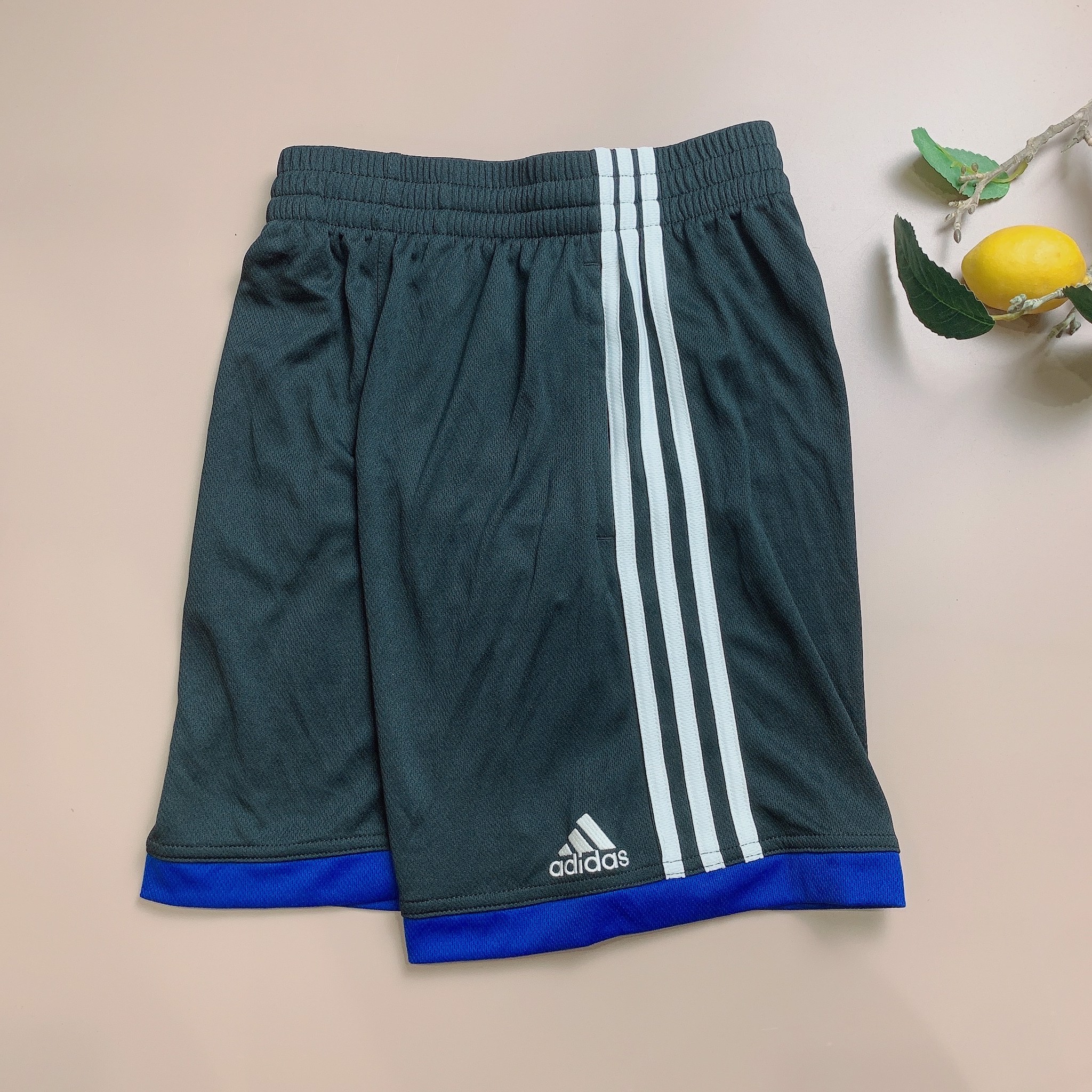 Quần thể thao Adidas viền gối