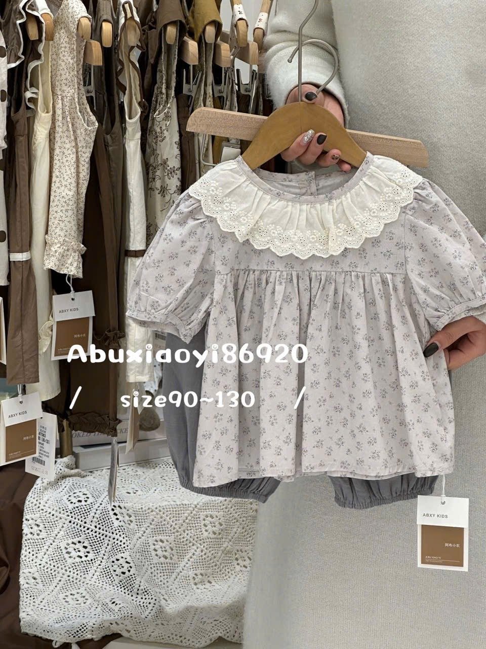 86920 - Áo sơ mi QC hoa nhí cổ ren tay bồng 2 màu cho bé gái size 90-130