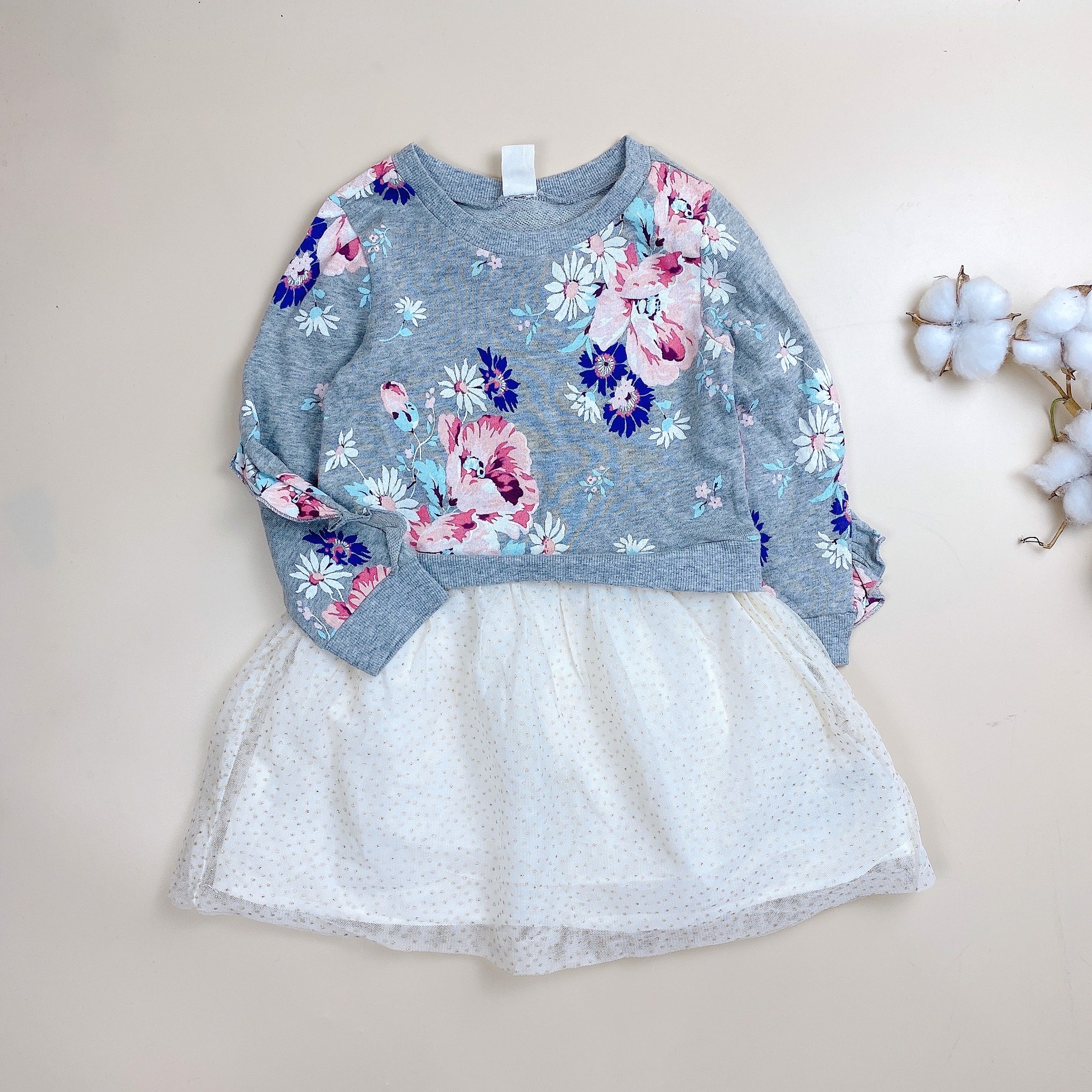 Váy da cá Baby Gap màu ghi hình hoa phối chân voan nhũ trắng