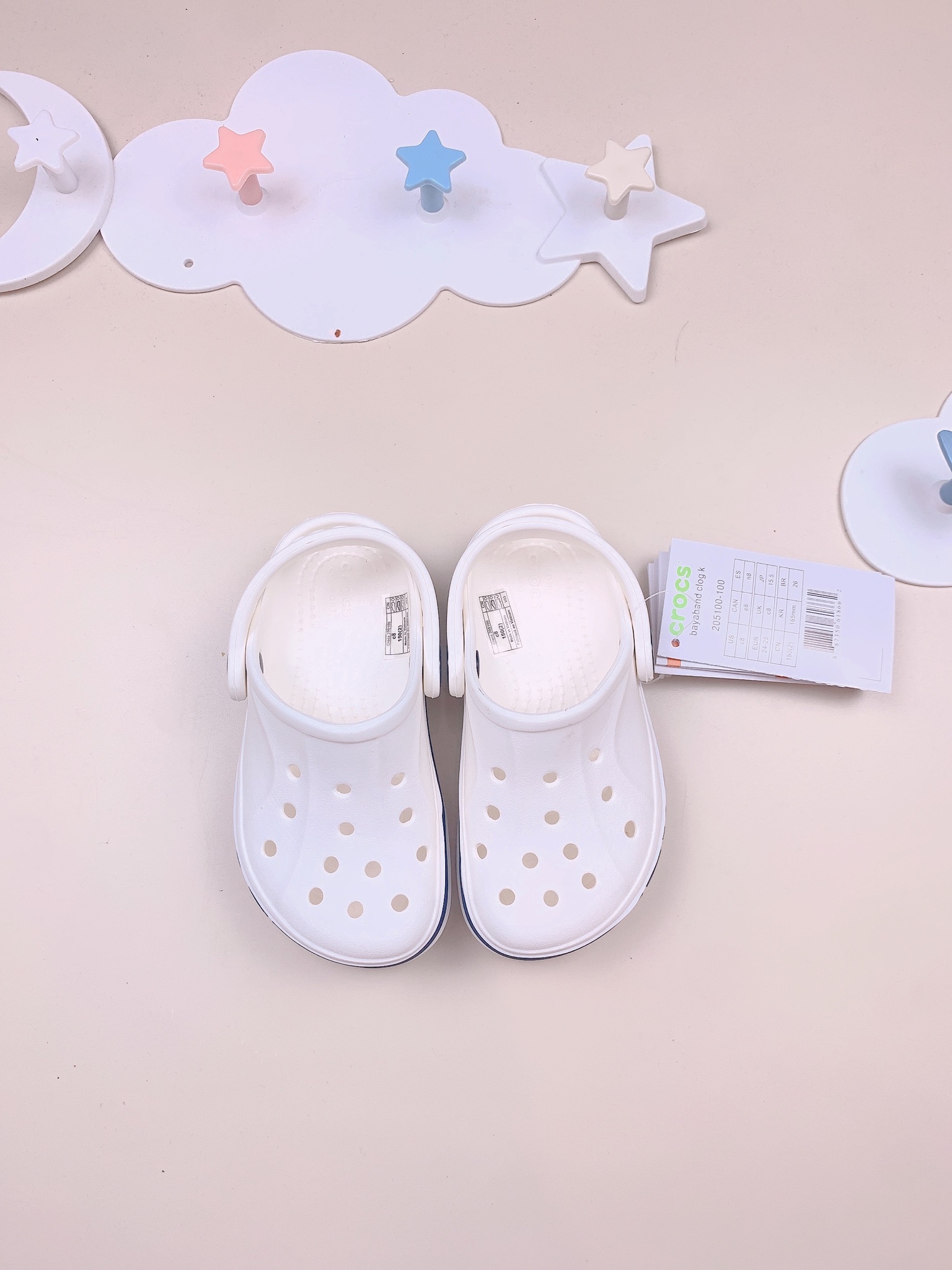 Sục Crocs Baya màu trắng viền đen BTBG