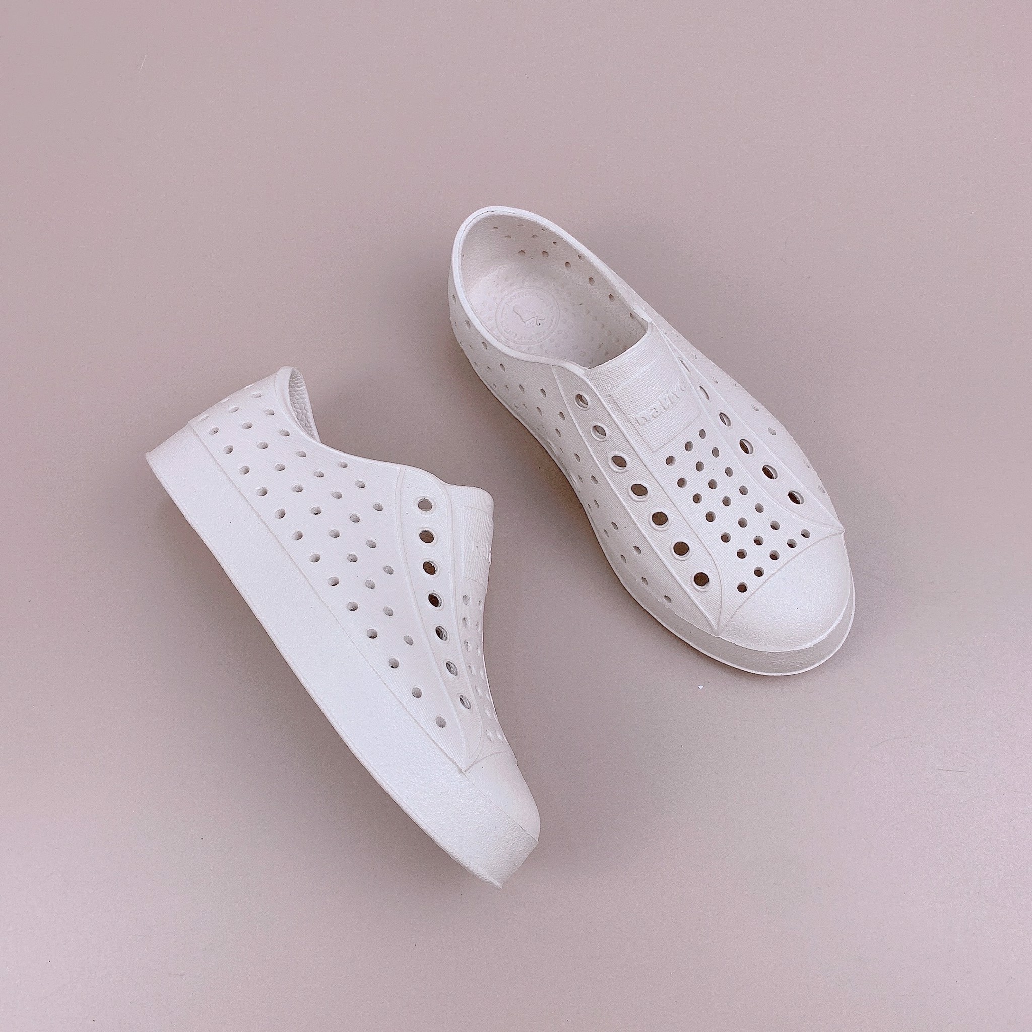 Giày Native bảng màu pastel 2