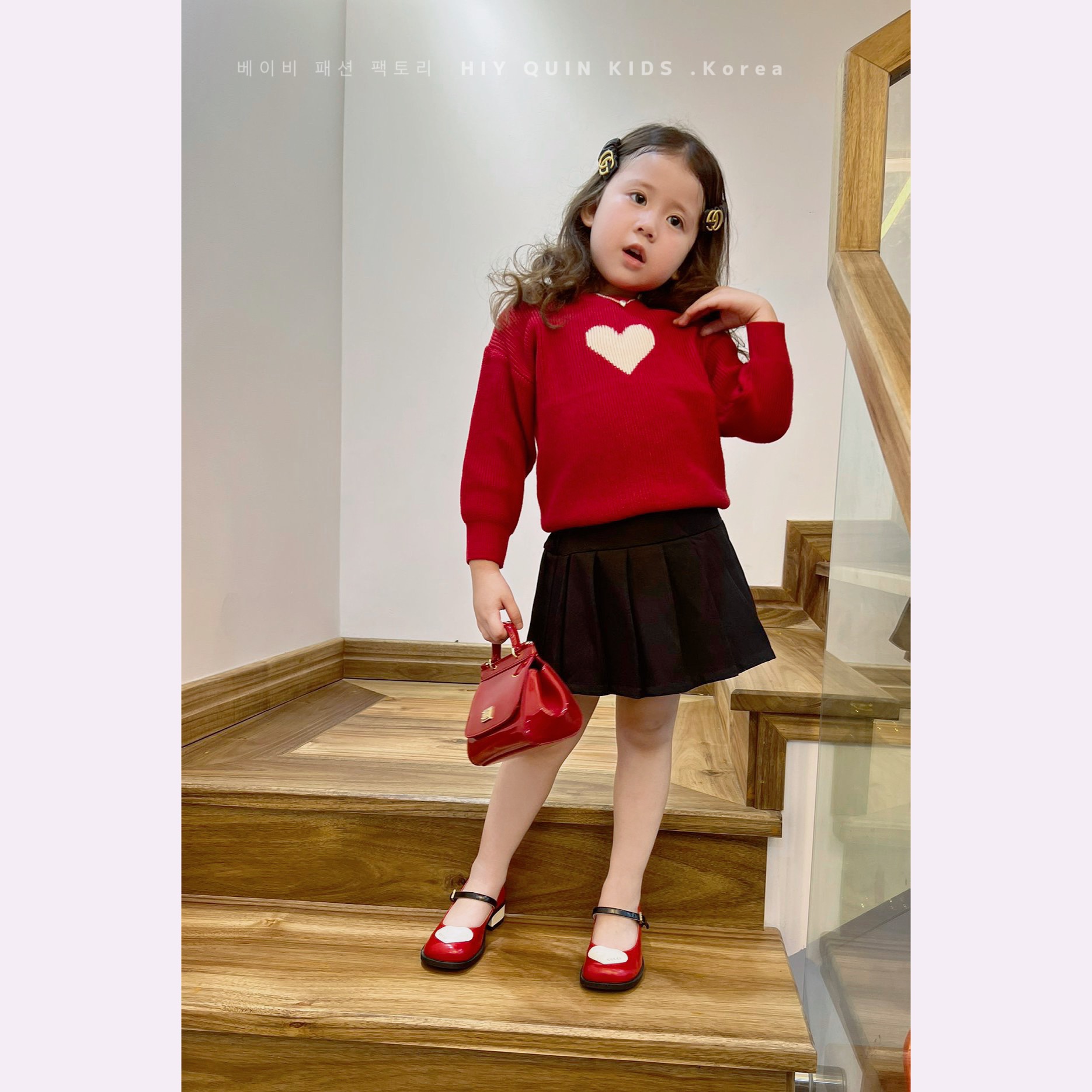Set Hiy - Quin áo len hình tim - chân váy xếp li size 2 - 6y