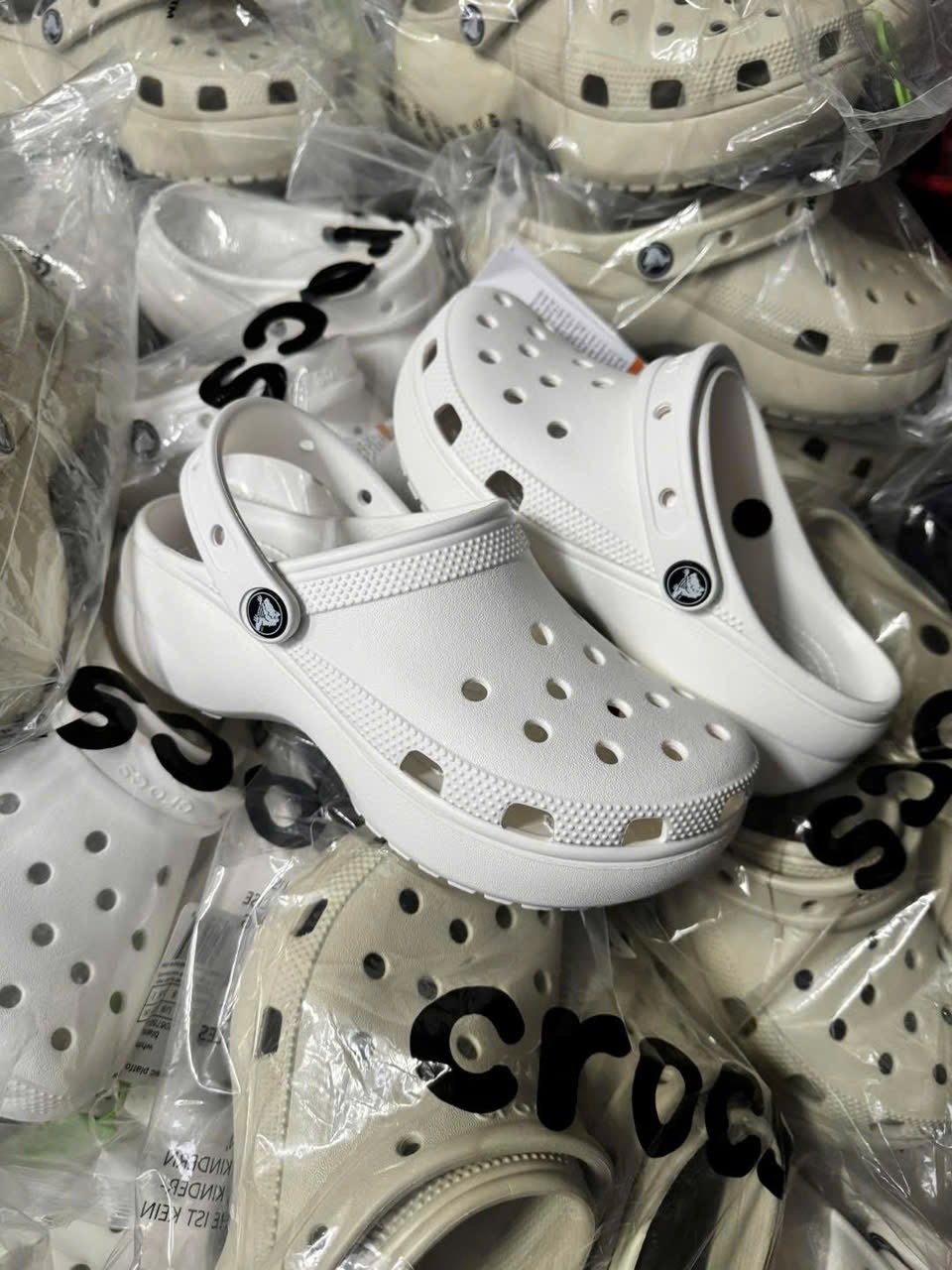 Sục Crocs Classic Platform đế cao trơn màu cho mẹ 2 màu trắng/be size 36-37/ 37-38