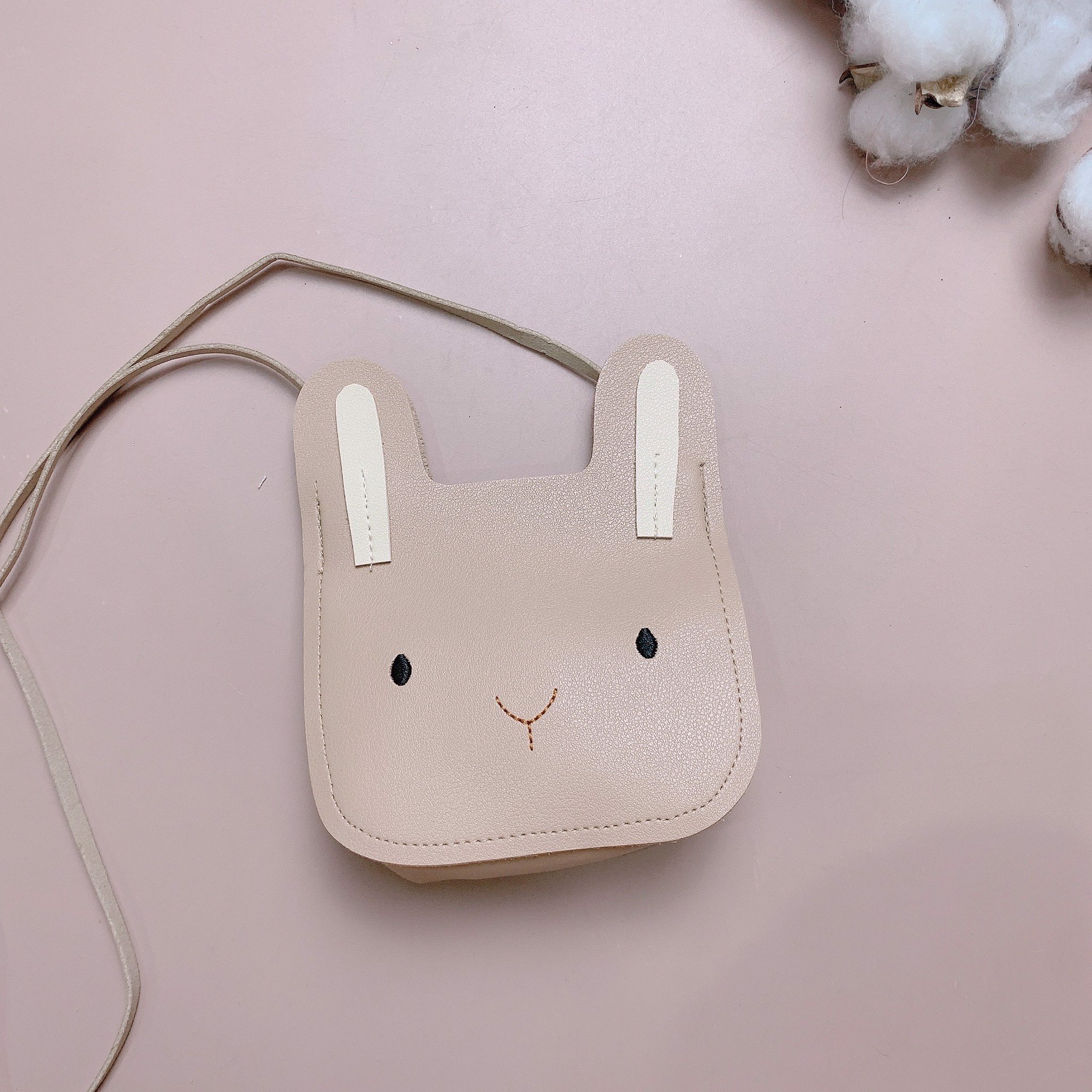 Túi xách hình thỏ 2 màu hồng/be - kích thước 12*11*5cm