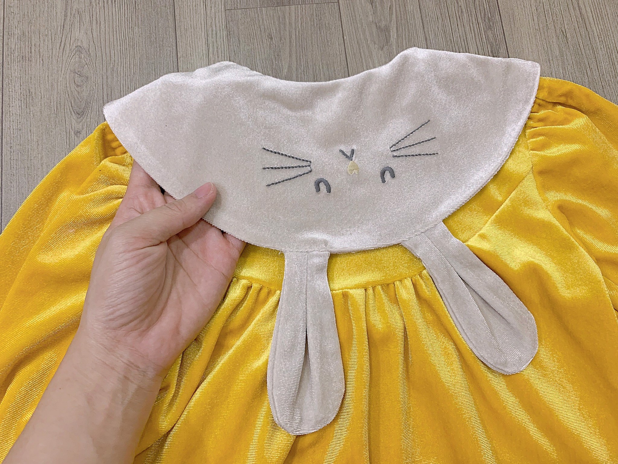 Váy nhung cổ sen lưng thỏ Milkmile 3 màu đỏ / vàng / hồng size 90 - 140