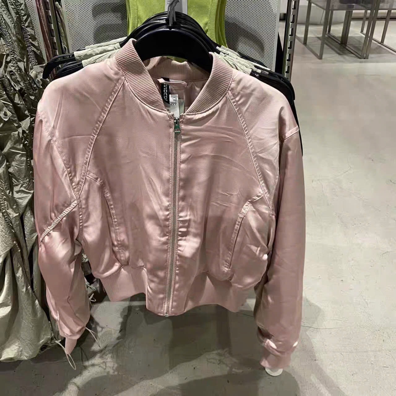 Áo khoác bomber phao HM màu hồng satin cho mẹ size XXS - XL
