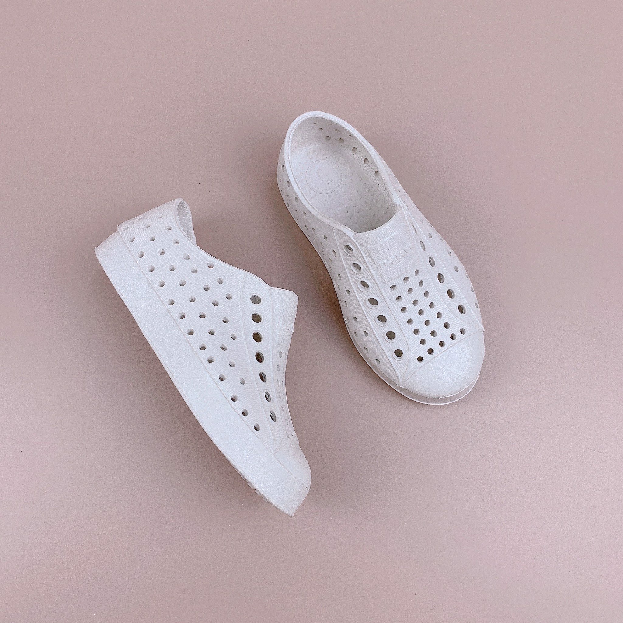Giày Native bảng màu pastel 2
