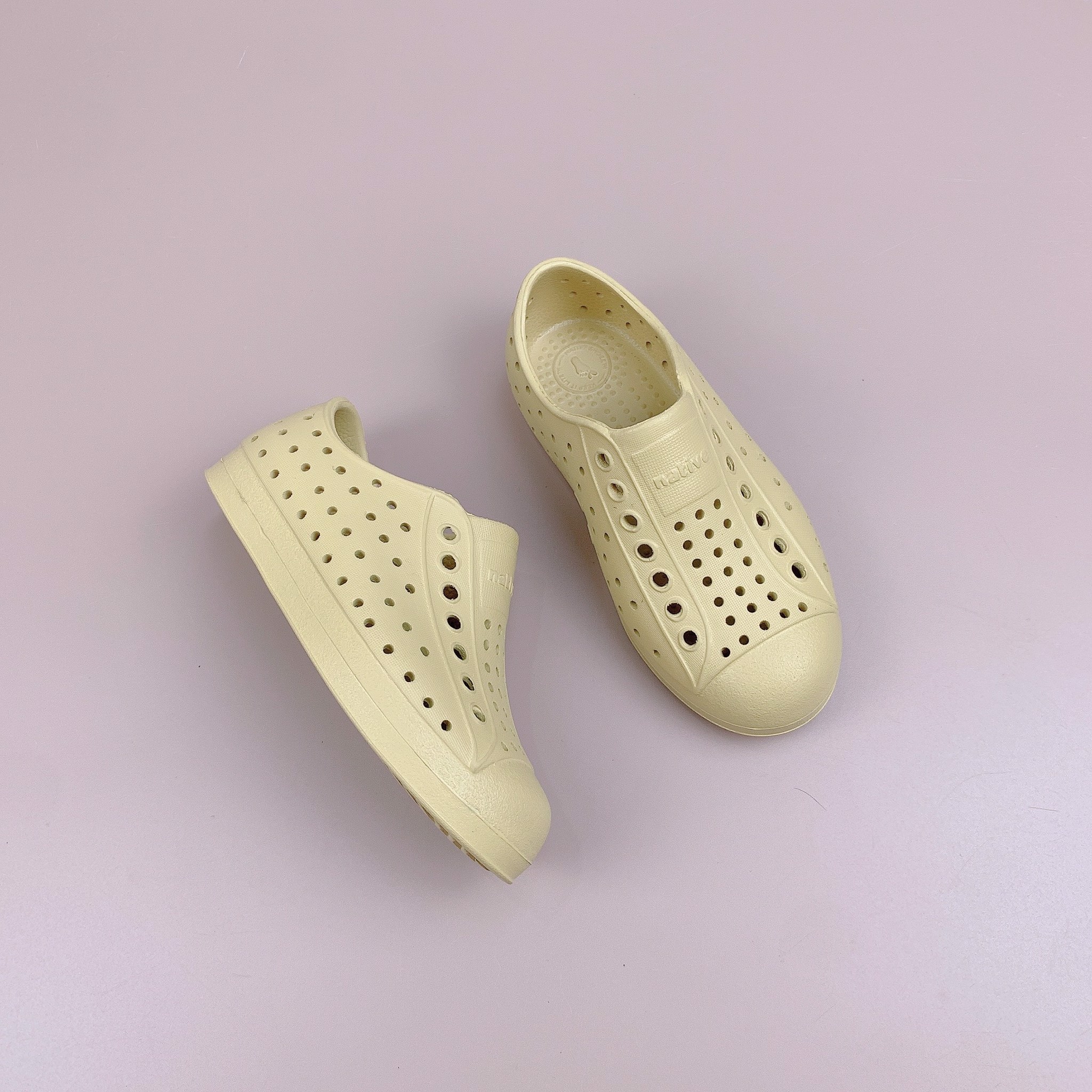 Giày Native bảng màu pastel 1