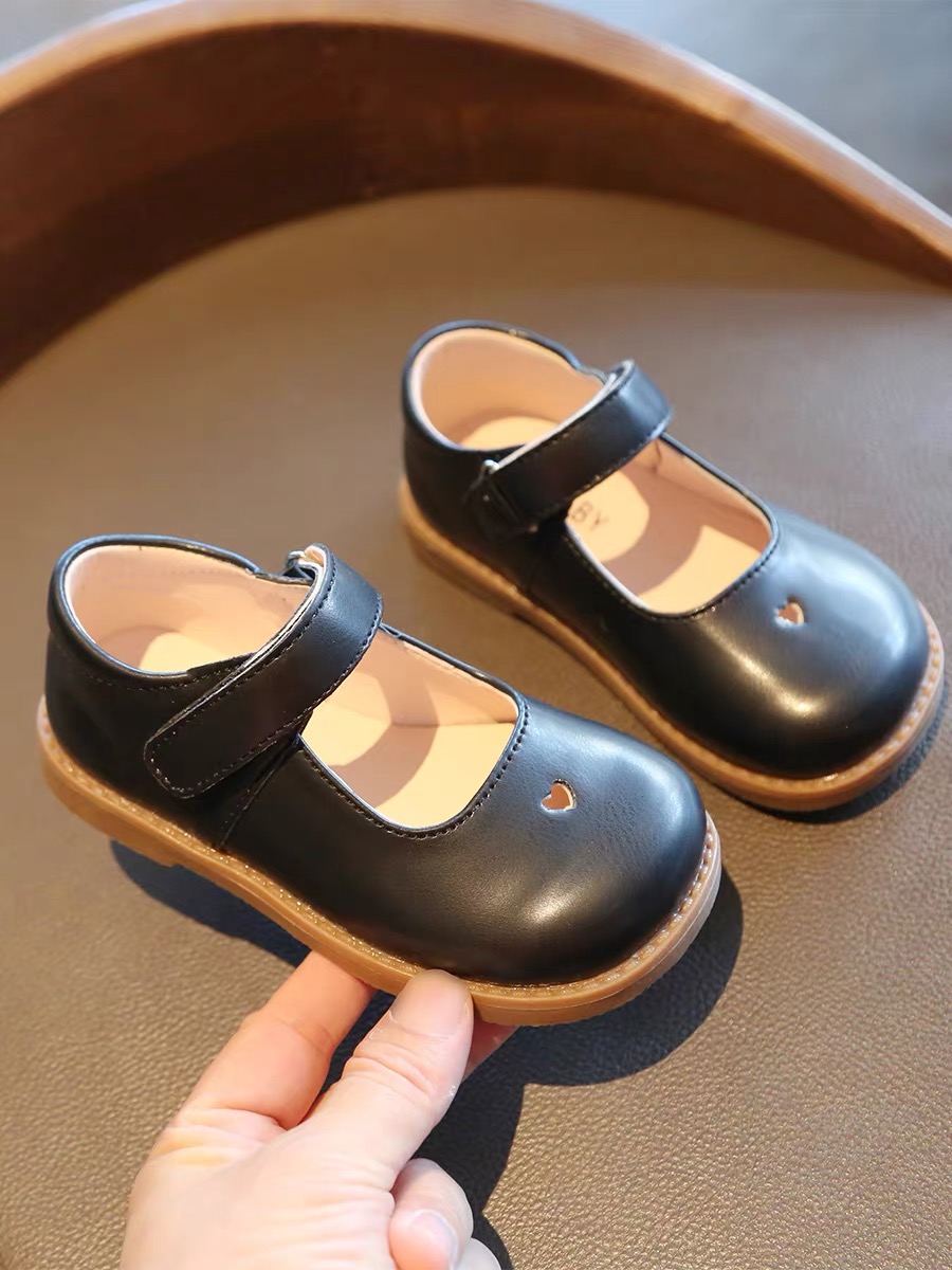 V723 - Giày MG Baby khoét tim 3 màu nâu / kem / đen size 21-30