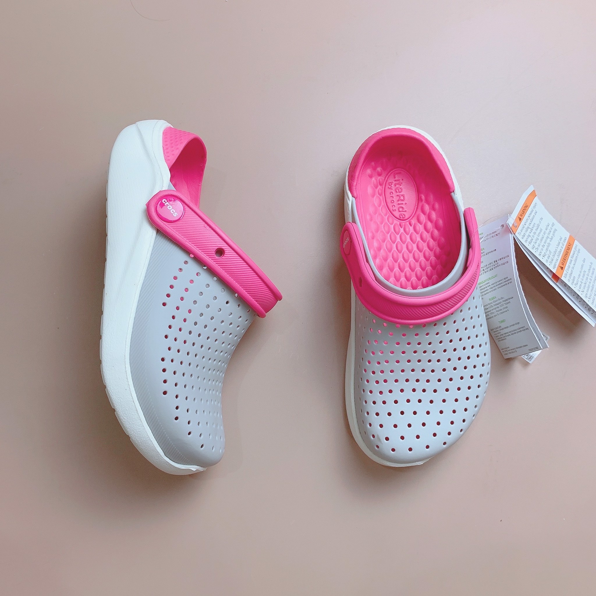 Sục crocs Literide - Ghi phối hồng SHIN Baby Closet