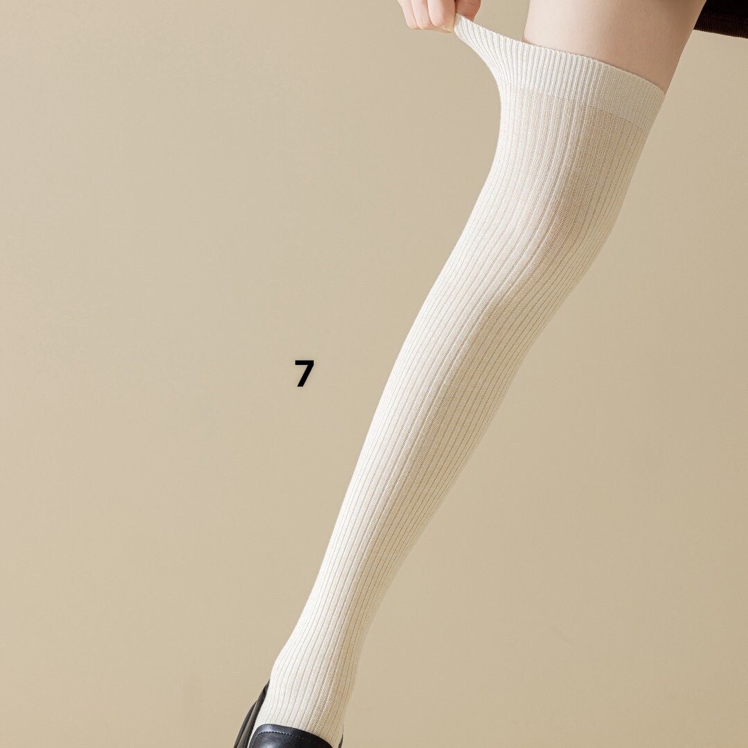 Tất len cao tới đùi tuổi Teen trơn 8 màu ( Free size )