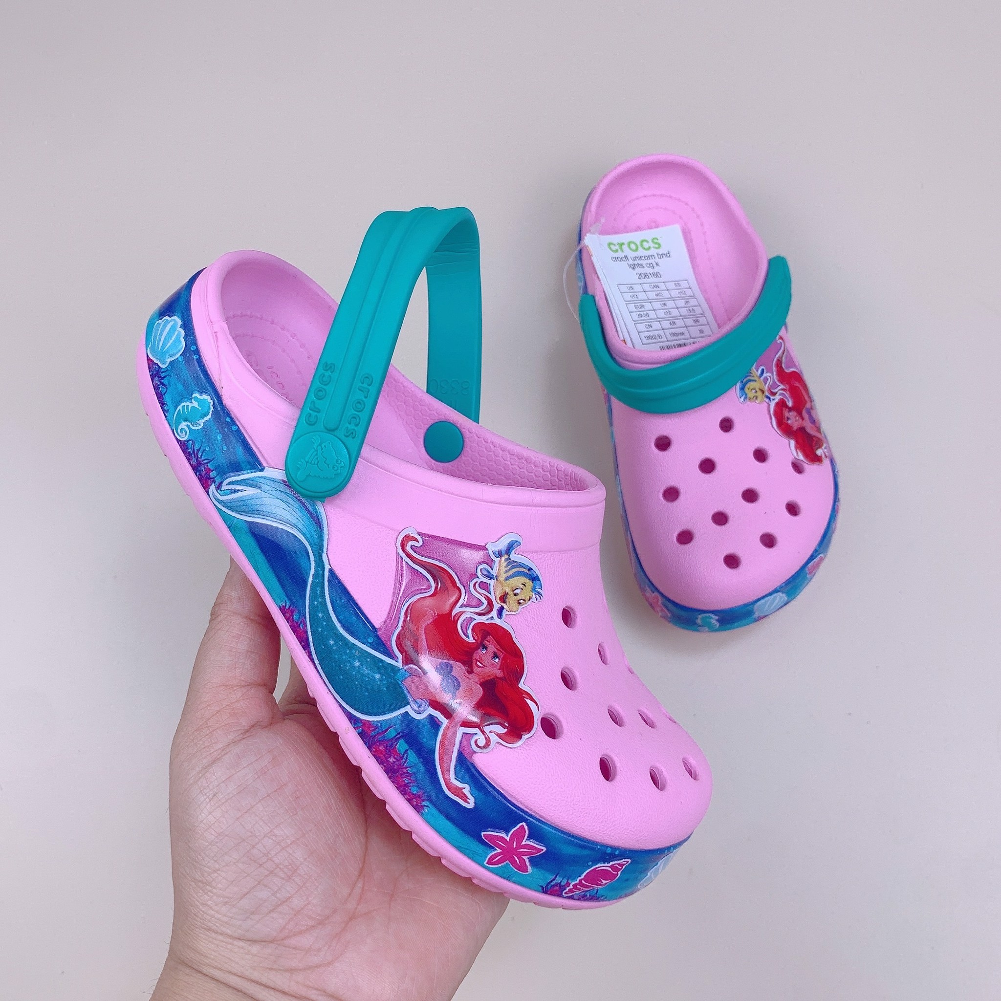 Sục Crocs tiên cá hồng viền xanh BG
