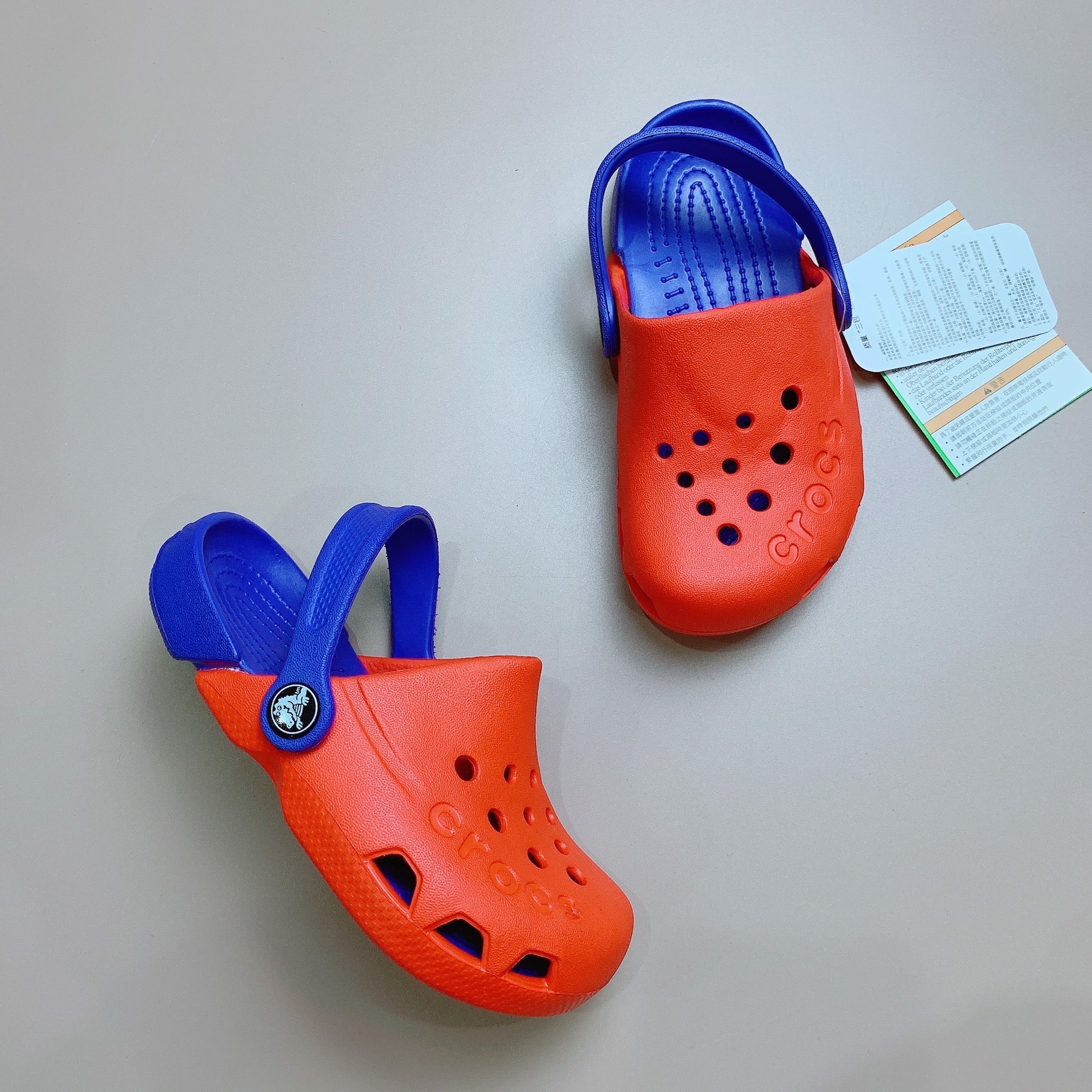 Sục Crocs trơn phối màu - đỏ xanh