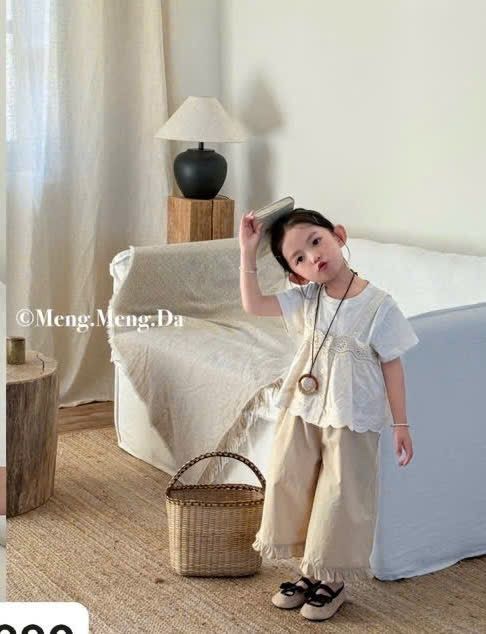 Set 3ct ao thun màu kem + áo 2d ren + quần suông bé gái size 90-130