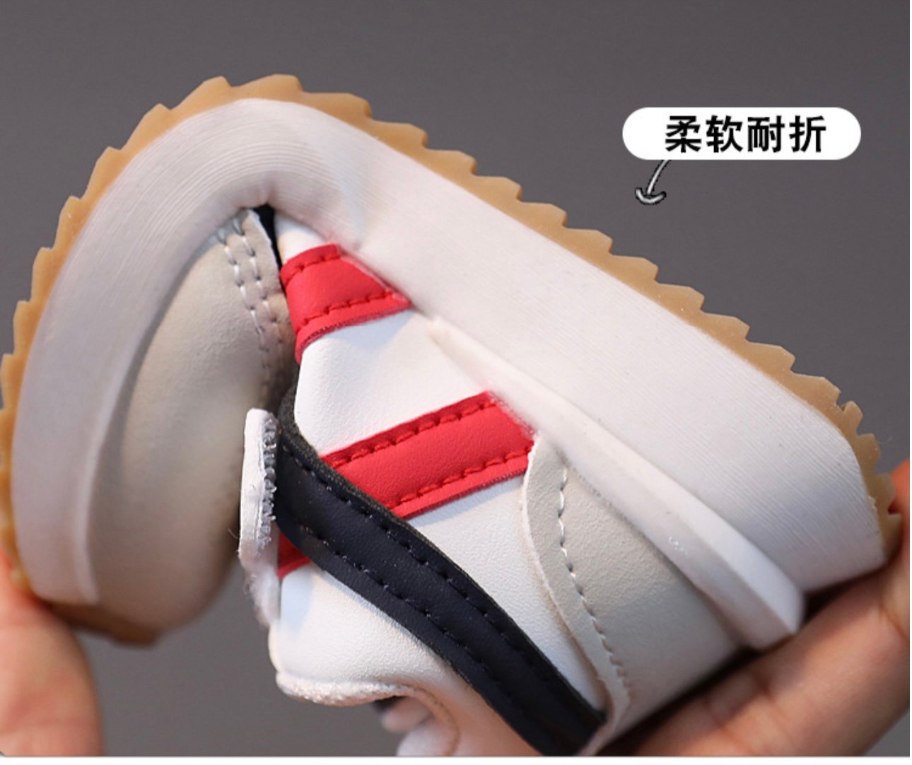8925 - Giày thể thao siêu nhẹ nhiều màu cho bé size 21-30