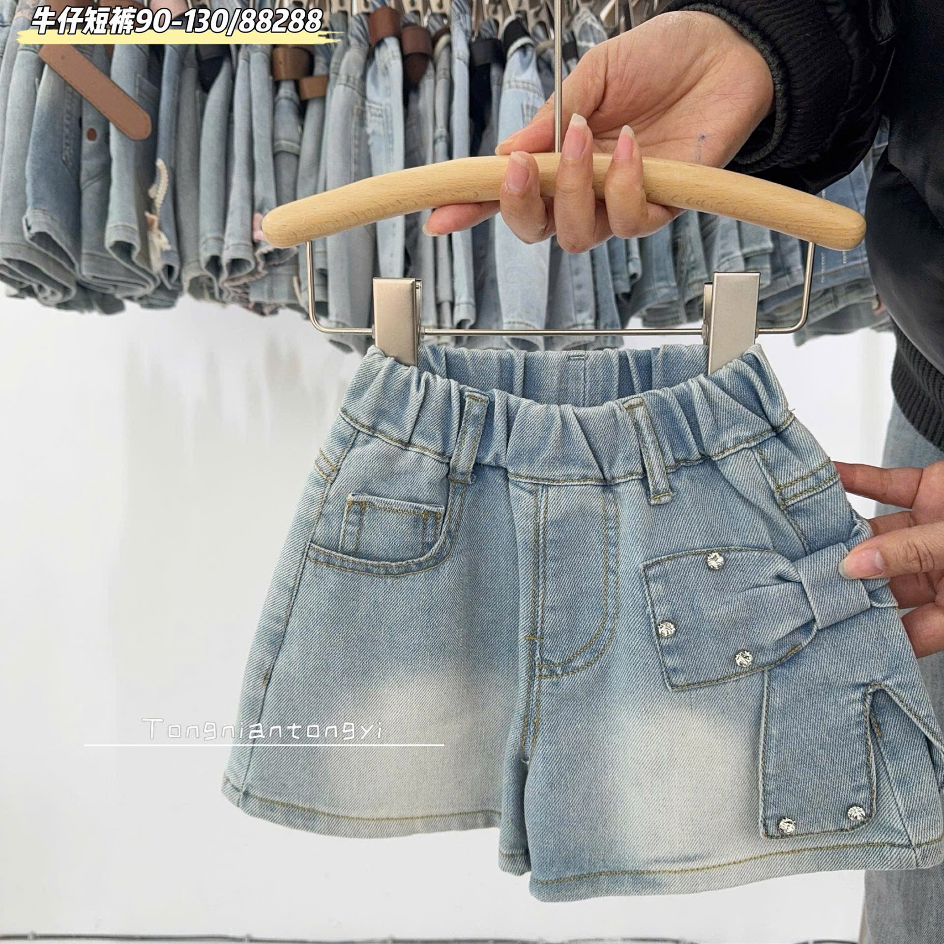 D152 - Quần short jean mềm QC đính nơ hông bé gái size 90-130